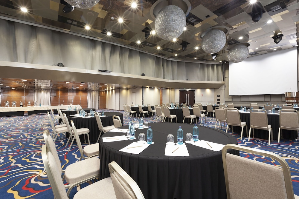 Sunborn Gibraltar Yacht Hotel Resort — Hotel building in Gibraltar