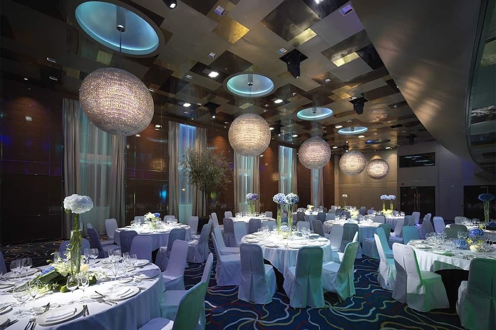 Sunborn Gibraltar Yacht Hotel Resort — Restaurant & bars in Gibraltar