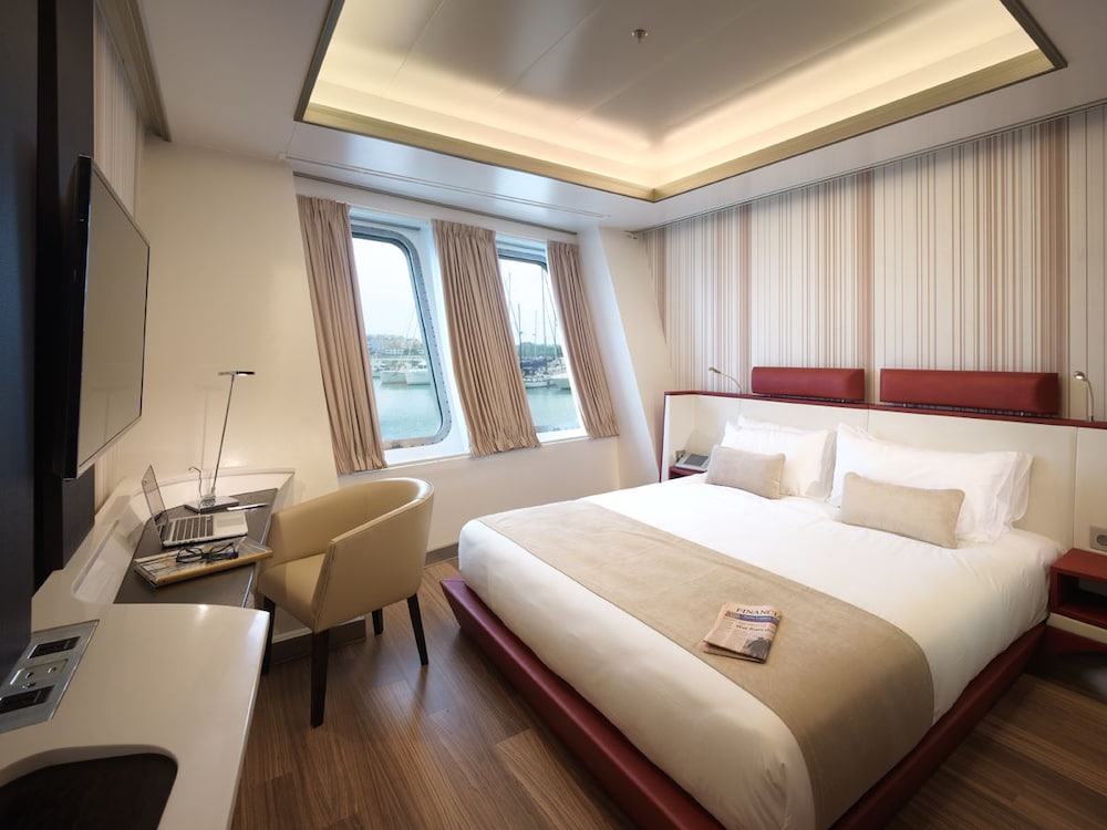 Sunborn Gibraltar Yacht Hotel Resort — Hotel rooms in Gibraltar