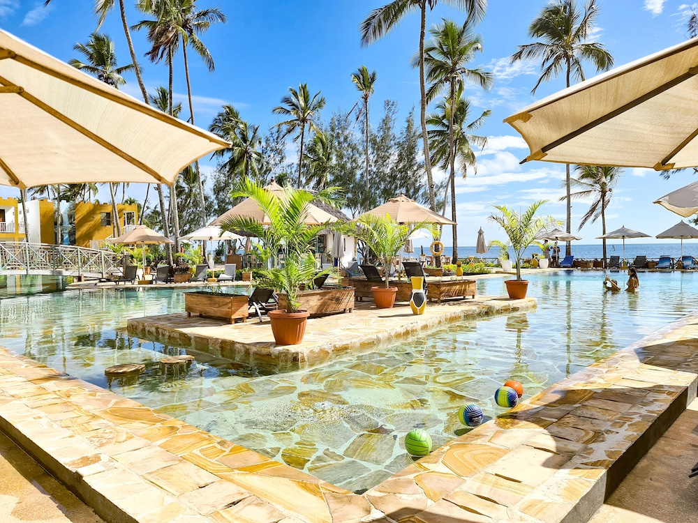 Zanzibar Bay Resort — Swimming pool in Marumbi, Zanzibar South