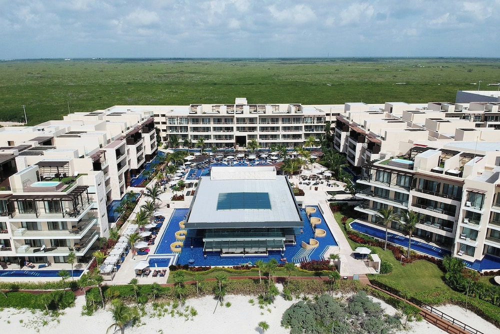 Royalton Hideaway Riviera Cancun, An Autograph Collection All-Inclusive Resort- Adults Only - Newly Renovated — Hotel building in Puerto Morelos, Quintana Roo