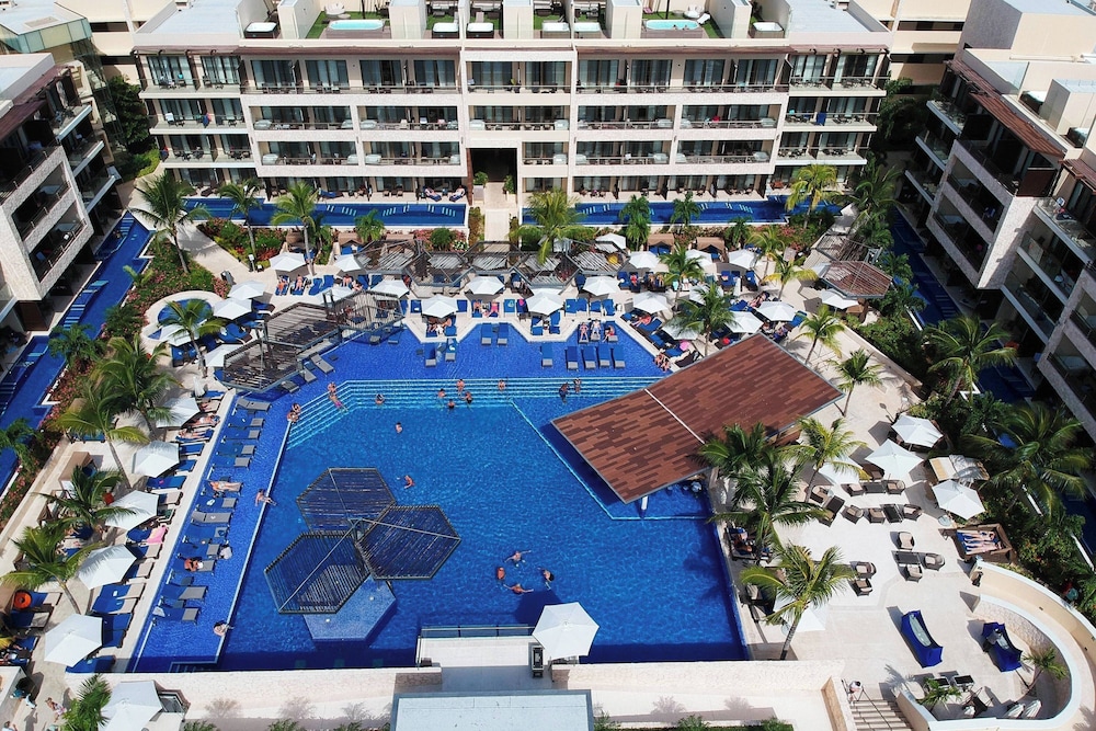 Royalton Hideaway Riviera Cancun, An Autograph Collection All-Inclusive Resort- Adults Only - Newly Renovated — Swimming pool in Puerto Morelos, Quintana Roo