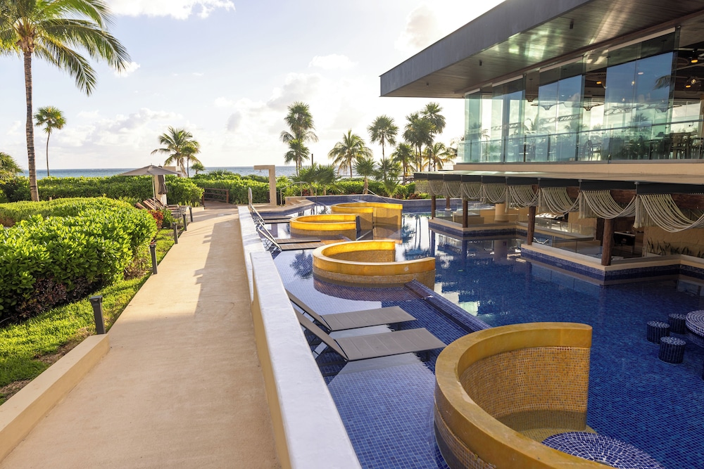 Royalton Hideaway Riviera Cancun, An Autograph Collection All-Inclusive Resort- Adults Only - Newly Renovated — Swimming pool in Puerto Morelos, Quintana Roo