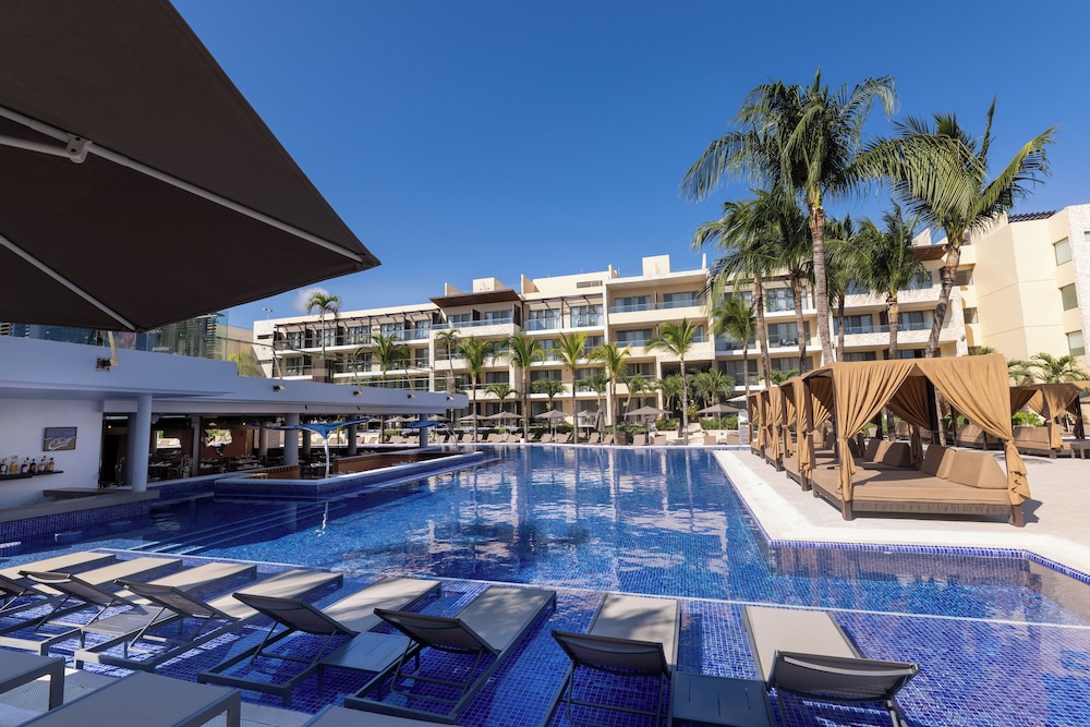 Royalton Hideaway Riviera Cancun, An Autograph Collection All-Inclusive Resort- Adults Only - Newly Renovated — Swimming pool in Puerto Morelos, Quintana Roo