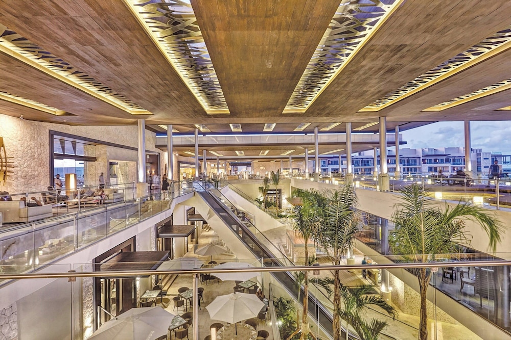 Royalton Hideaway Riviera Cancun, An Autograph Collection All-Inclusive Resort- Adults Only - Newly Renovated — Hotel building in Puerto Morelos, Quintana Roo