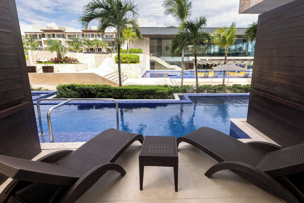Royalton Hideaway Riviera Cancun, An Autograph Collection All-Inclusive Resort- Adults Only - Newly Renovated — Swimming pool in Puerto Morelos, Quintana Roo