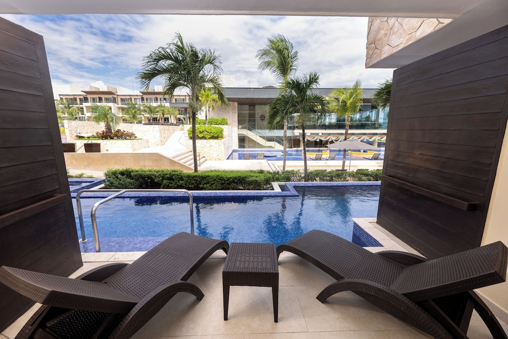 Royalton Hideaway Riviera Cancun, An Autograph Collection All-Inclusive Resort- Adults Only - Newly Renovated — Swimming pool in Puerto Morelos, Quintana Roo