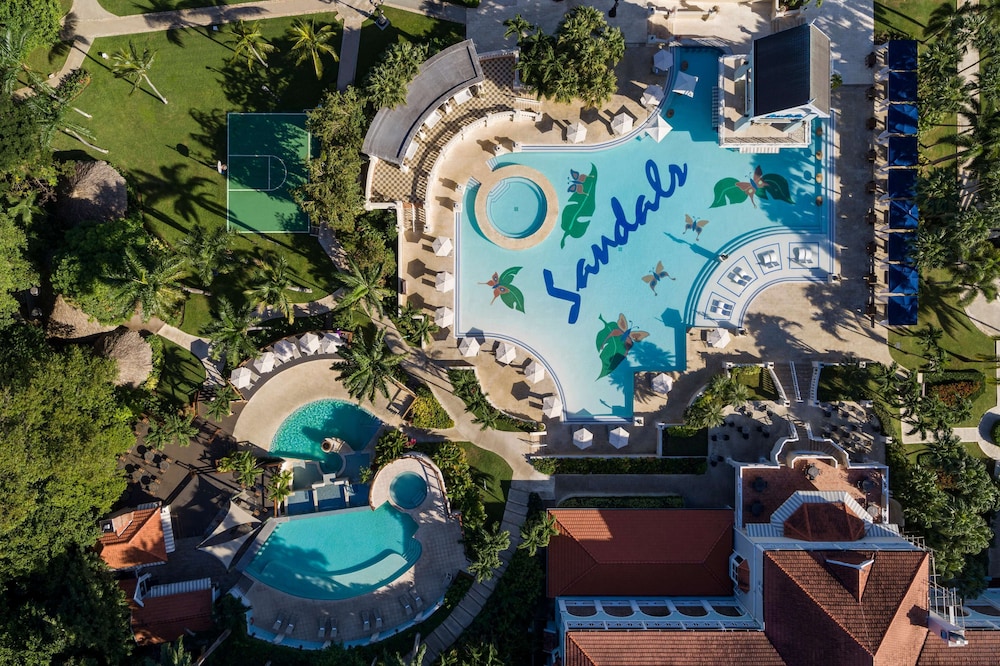 Sandals Jamaica Ocho Rios All Inclusive Adults Only — Swimming pool in Ocho Rios