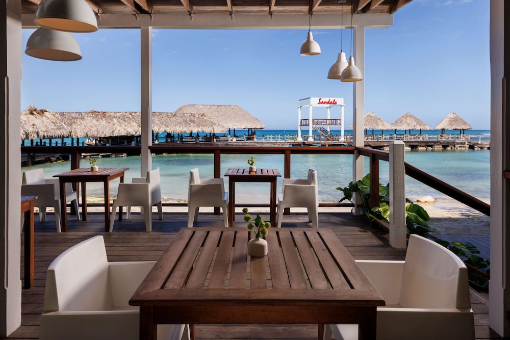 Sandals Jamaica Ocho Rios All Inclusive Adults Only — Restaurant & bars in Ocho Rios