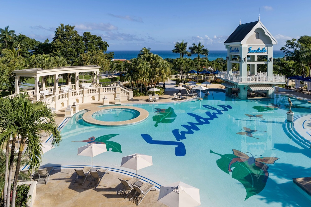 Sandals Jamaica Ocho Rios All Inclusive Adults Only — Swimming pool in Ocho Rios