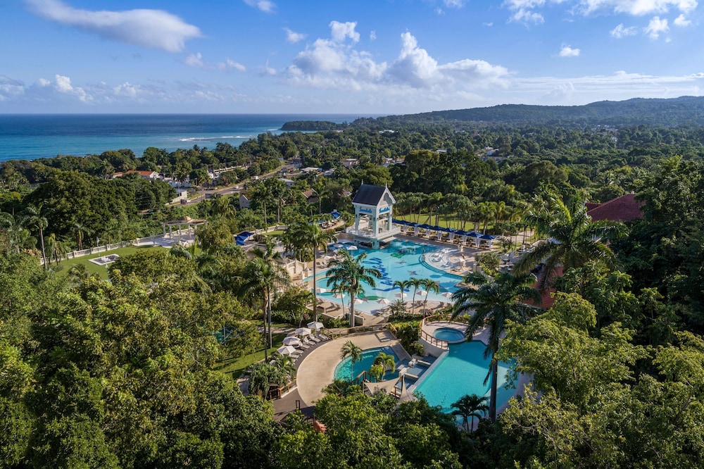 Sandals Jamaica Ocho Rios All Inclusive Adults Only — Swimming pool in Ocho Rios