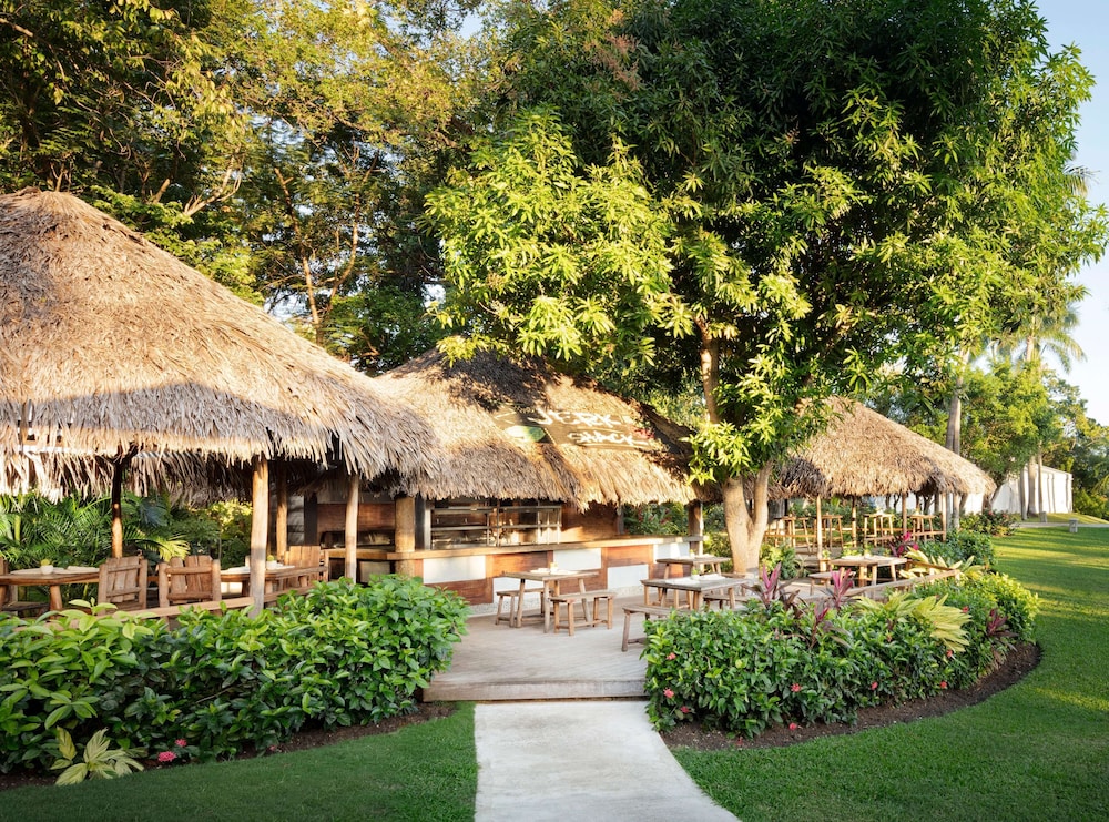Sandals Jamaica Ocho Rios All Inclusive Adults Only — Restaurant & bars in Ocho Rios