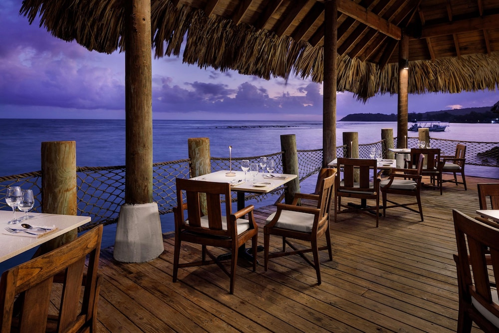 Sandals Jamaica Ocho Rios All Inclusive Adults Only — Restaurant & bars in Ocho Rios