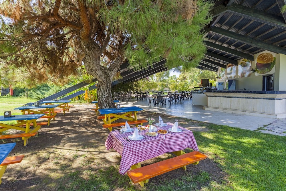 Sunrise Resort Hotel - All Inclusive — Restaurant & bars in Manavgat