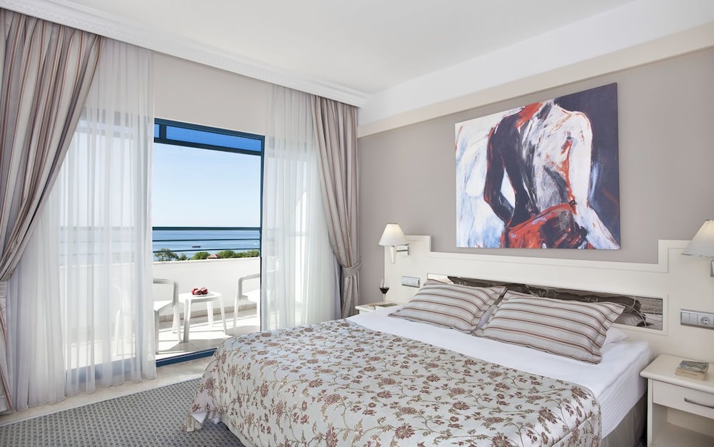 Sunrise Resort Hotel - All Inclusive — Hotel rooms in Manavgat