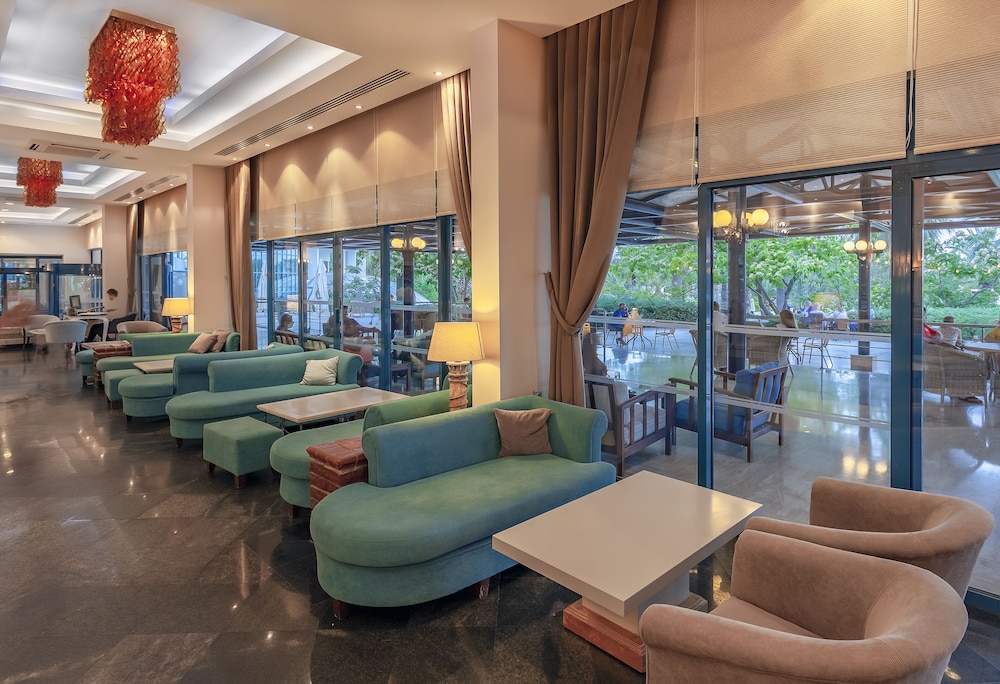Sunrise Resort Hotel - All Inclusive — Restaurant & bars in Manavgat