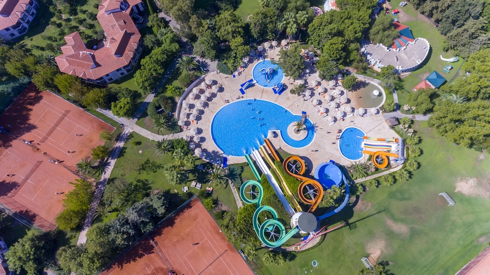 Sunrise Resort Hotel - All Inclusive — Swimming pool in Manavgat