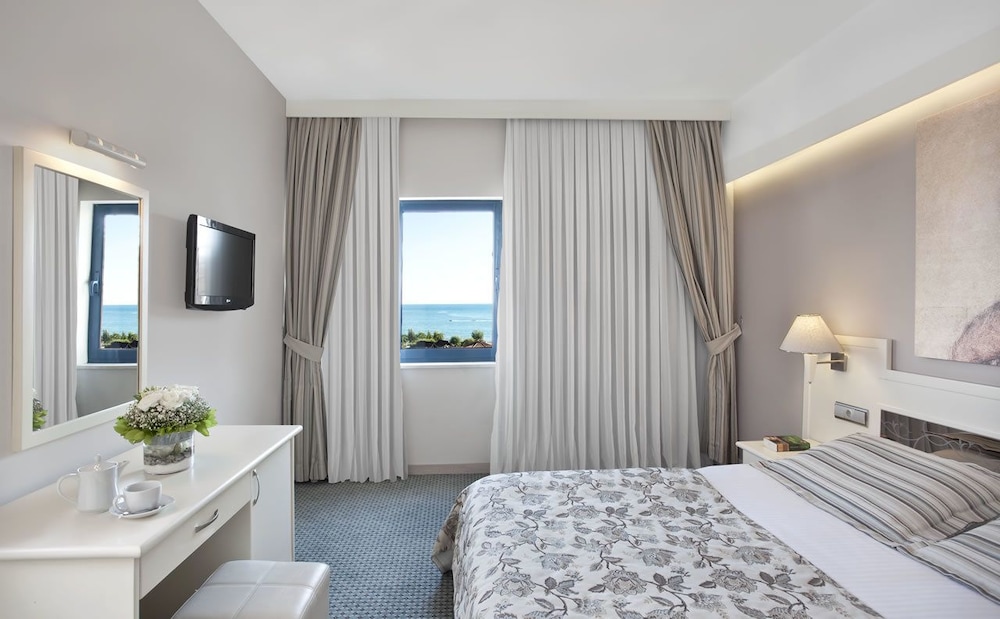Sunrise Resort Hotel - All Inclusive — Hotel rooms in Manavgat