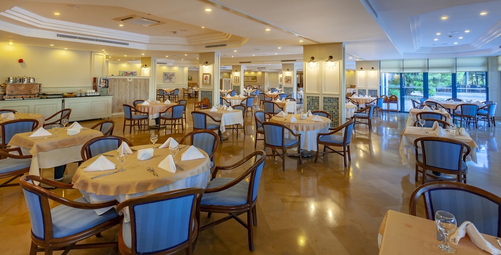 Sunrise Resort Hotel - All Inclusive — Restaurant & bars in Manavgat