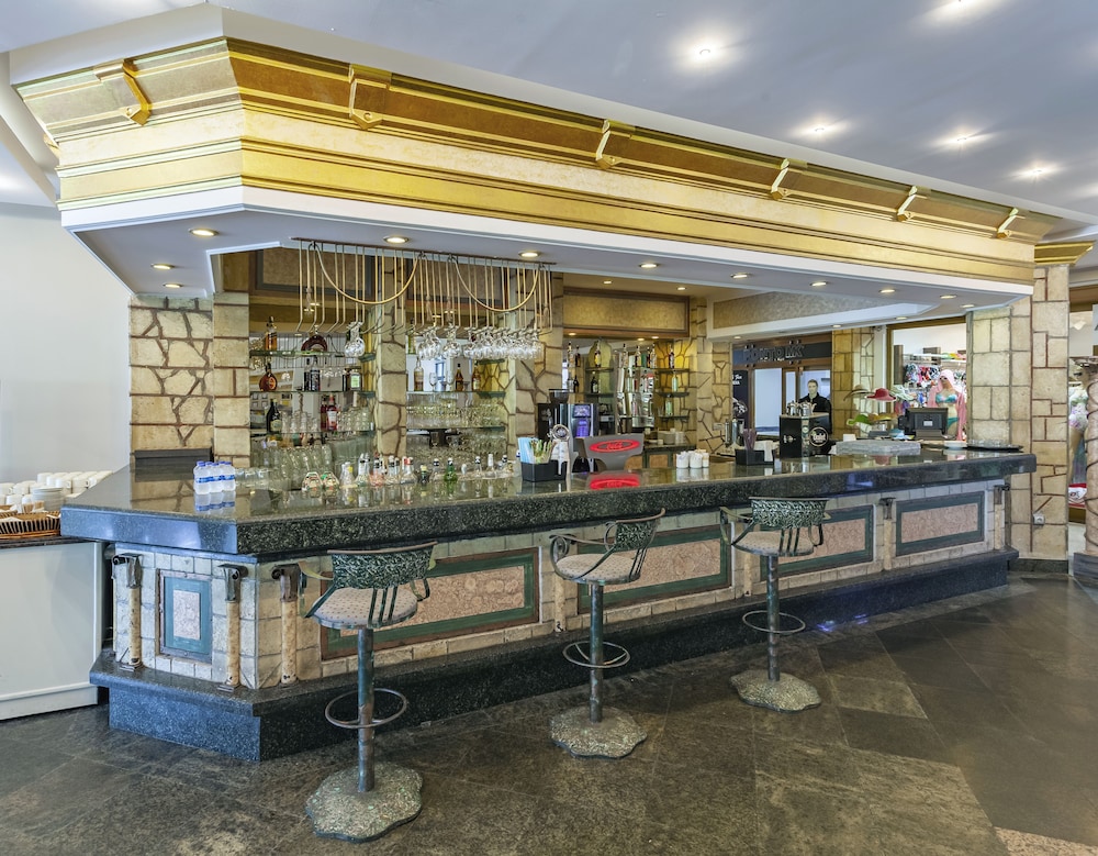 Sunrise Resort Hotel - All Inclusive — Restaurant & bars in Manavgat