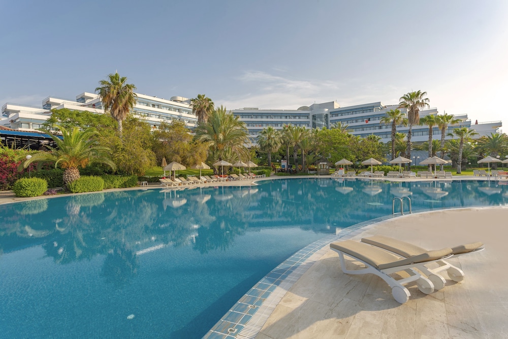 Sunrise Resort Hotel - All Inclusive — Swimming pool in Manavgat