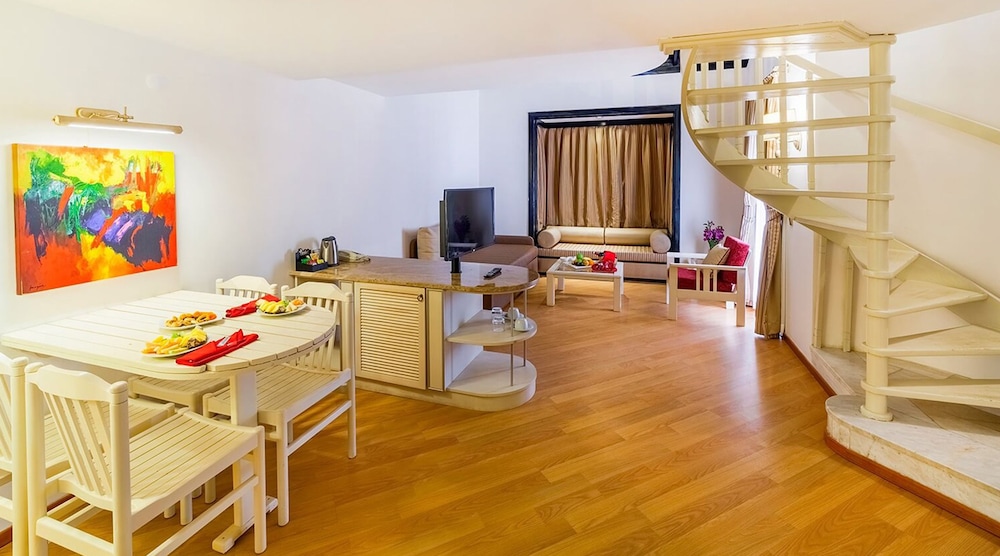 Sunrise Resort Hotel - All Inclusive — Hotel rooms in Manavgat