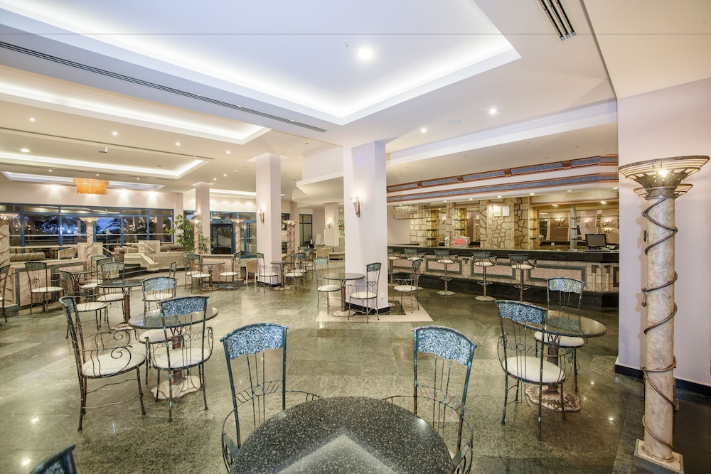 Sunrise Resort Hotel - All Inclusive — Restaurant & bars in Manavgat