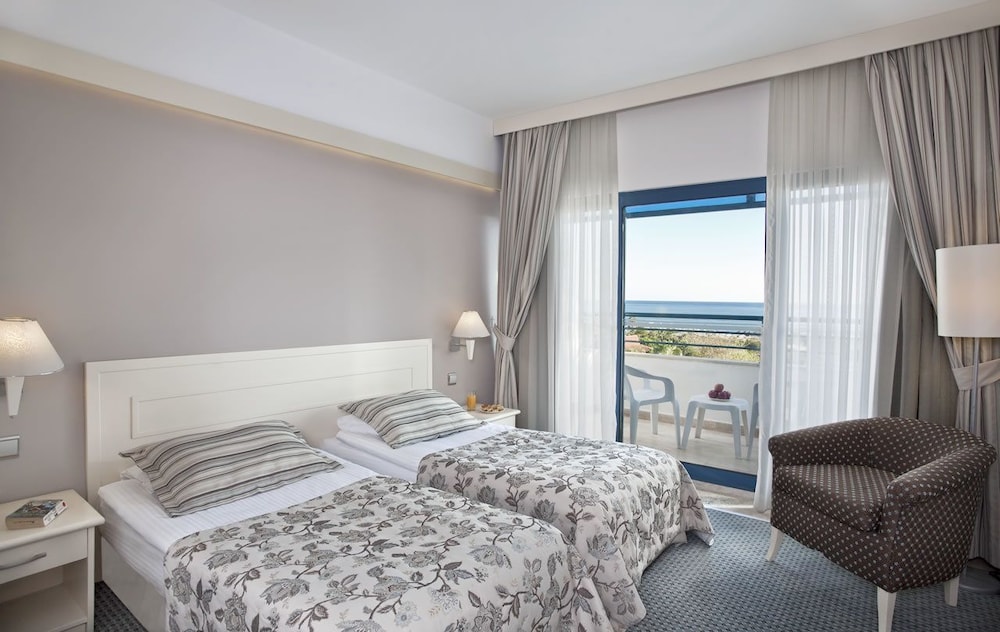 Sunrise Resort Hotel - All Inclusive — Hotel rooms in Manavgat