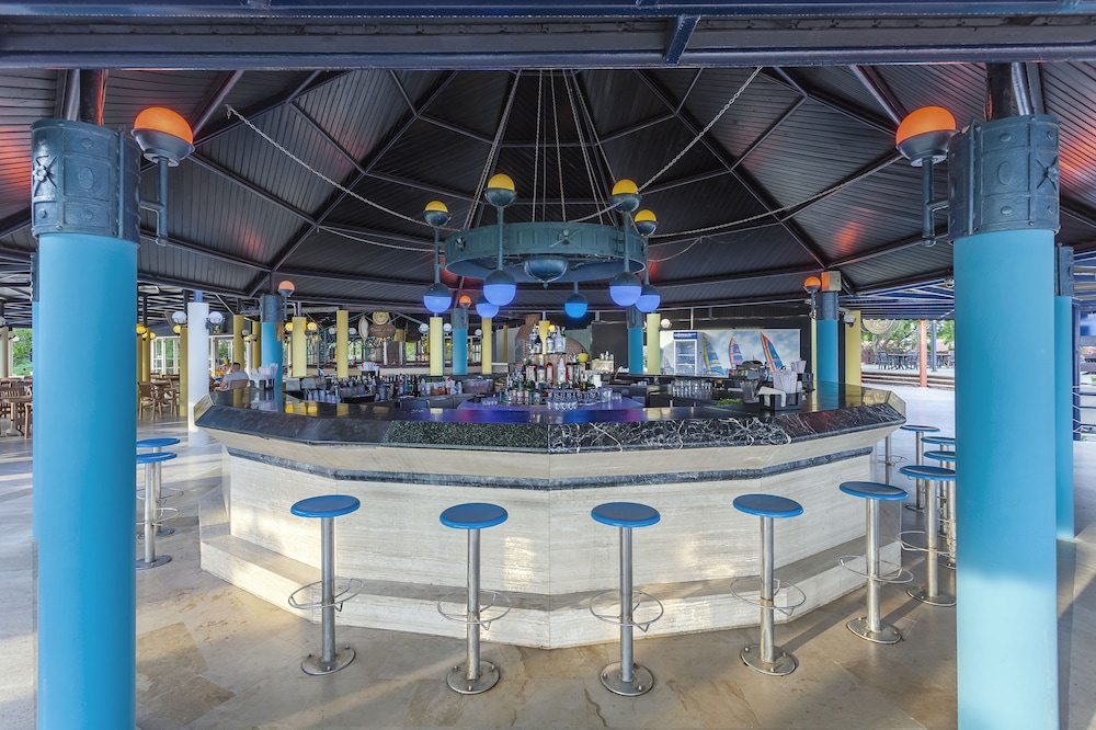 Sunrise Resort Hotel - All Inclusive — Restaurant & bars in Manavgat