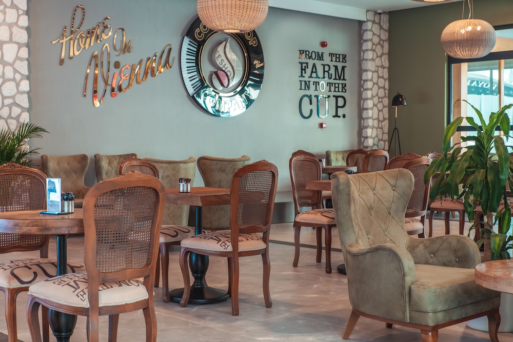 Side Royal Style Hotel — Restaurant & bars in Side