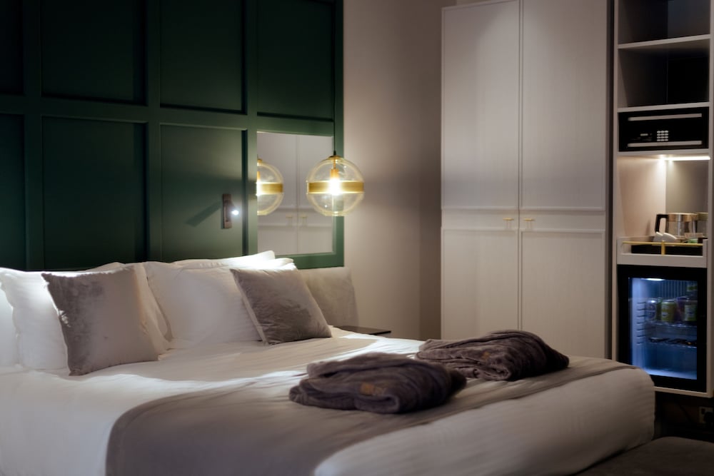 The Embassy Valletta Hotel — Hotel rooms in Valletta, Malta Island