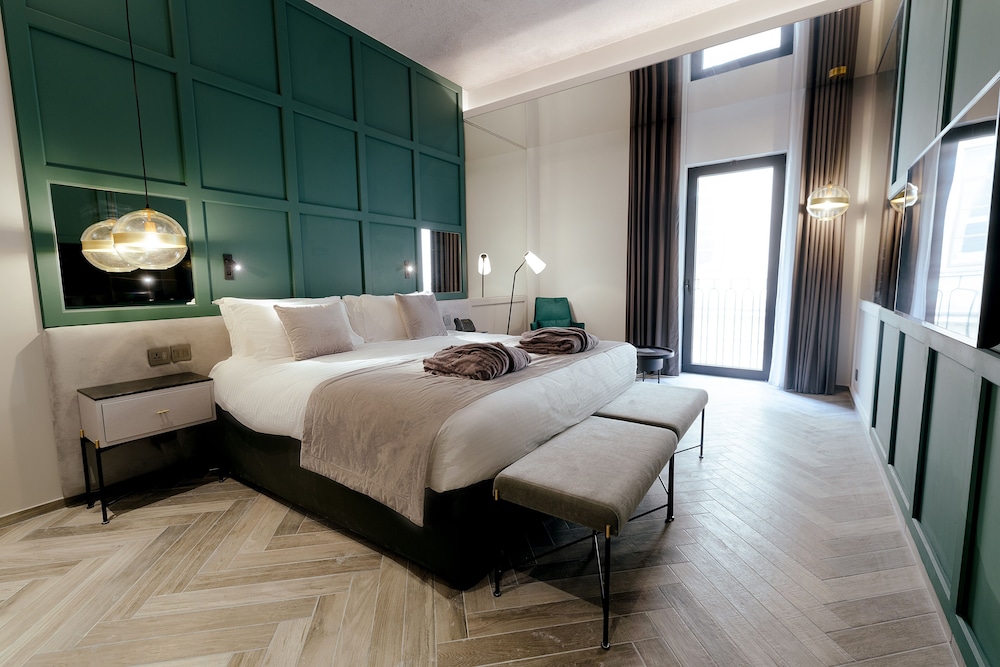 The Embassy Valletta Hotel — Hotel rooms in Valletta, Malta Island
