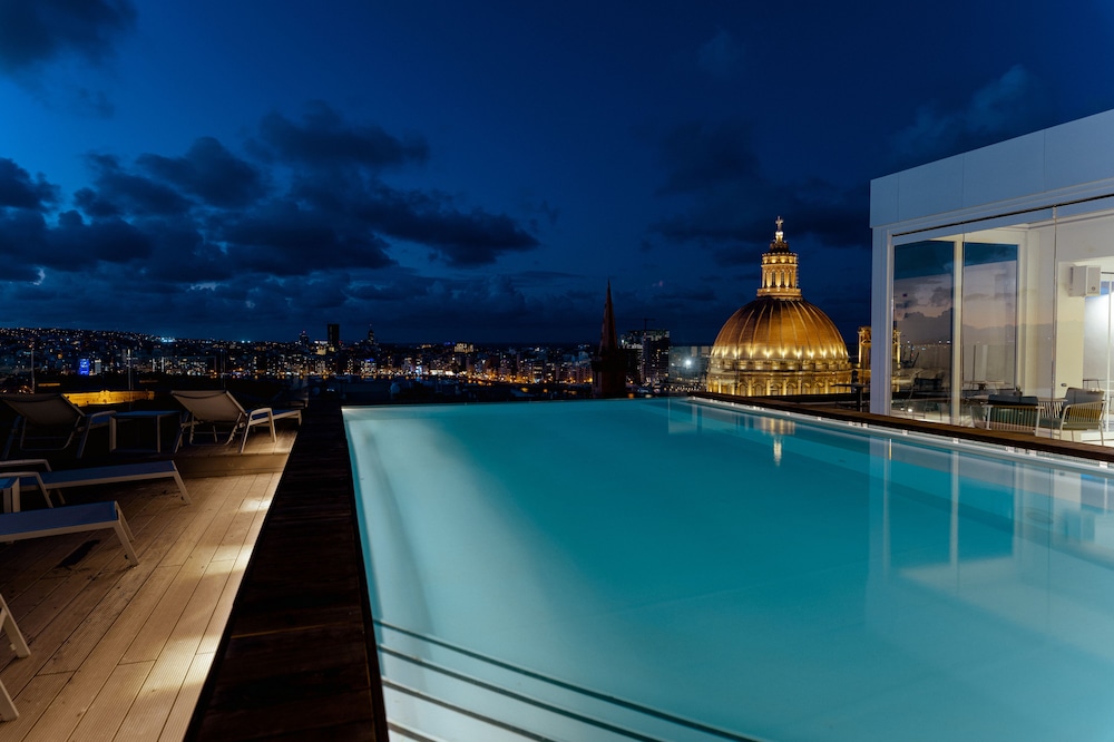 The Embassy Valletta Hotel — Swimming pool in Valletta, Malta Island