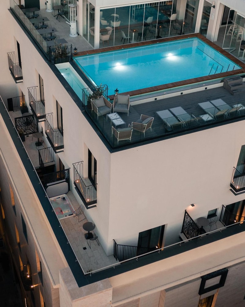 The Embassy Valletta Hotel — Swimming pool in Valletta, Malta Island