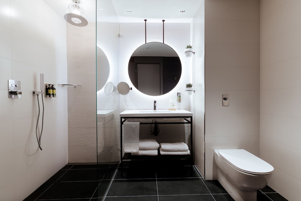 The Embassy Valletta Hotel — Hotel rooms in Valletta, Malta Island