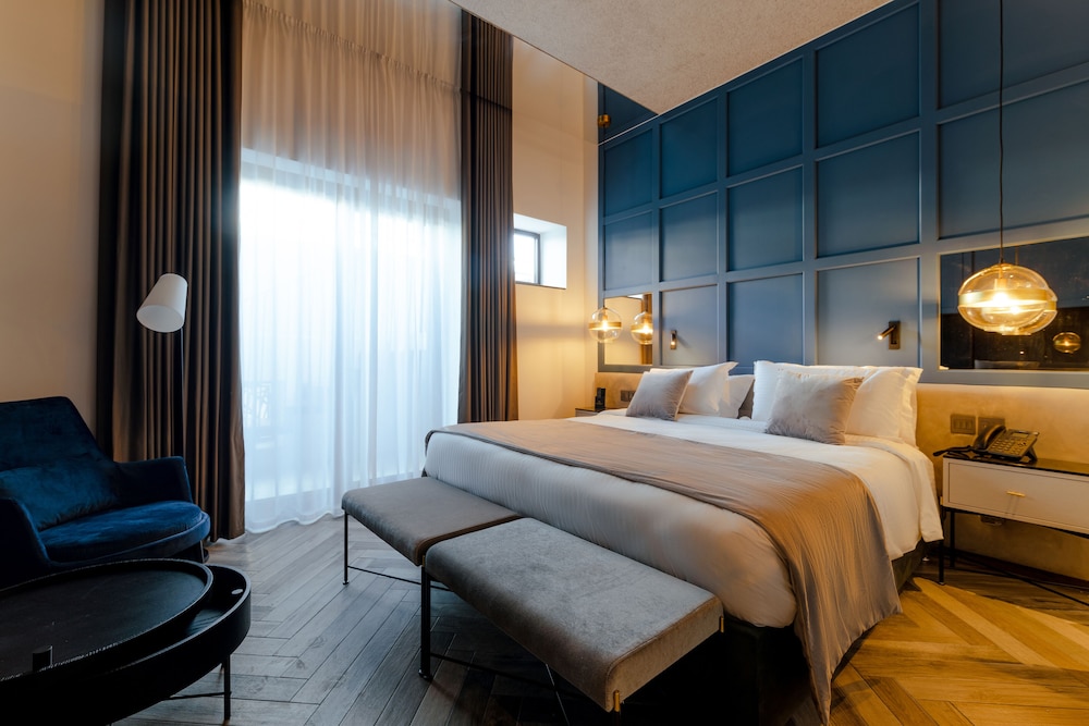 The Embassy Valletta Hotel — Hotel rooms in Valletta, Malta Island