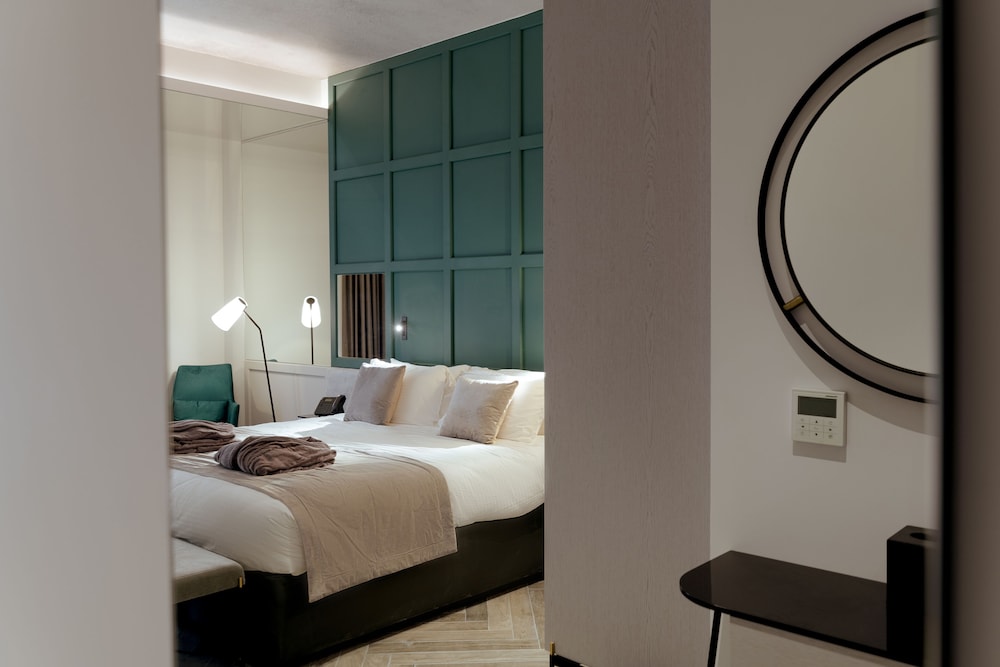 The Embassy Valletta Hotel — Hotel rooms in Valletta, Malta Island