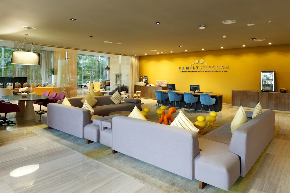 Family Selection at Grand Palladium Select Costa Mujeres - All Inclusive — Hotel building in Playa Mujeres, Quintana Roo
