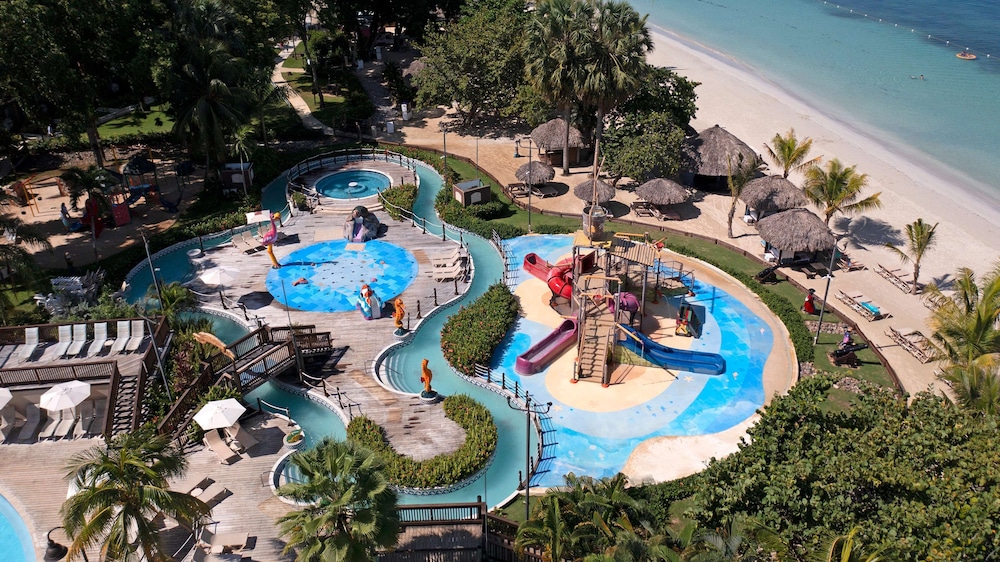 Beaches Jamaica Negril — Swimming pool in Negril