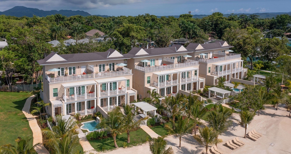 Beaches Jamaica Negril — Hotel building in Negril