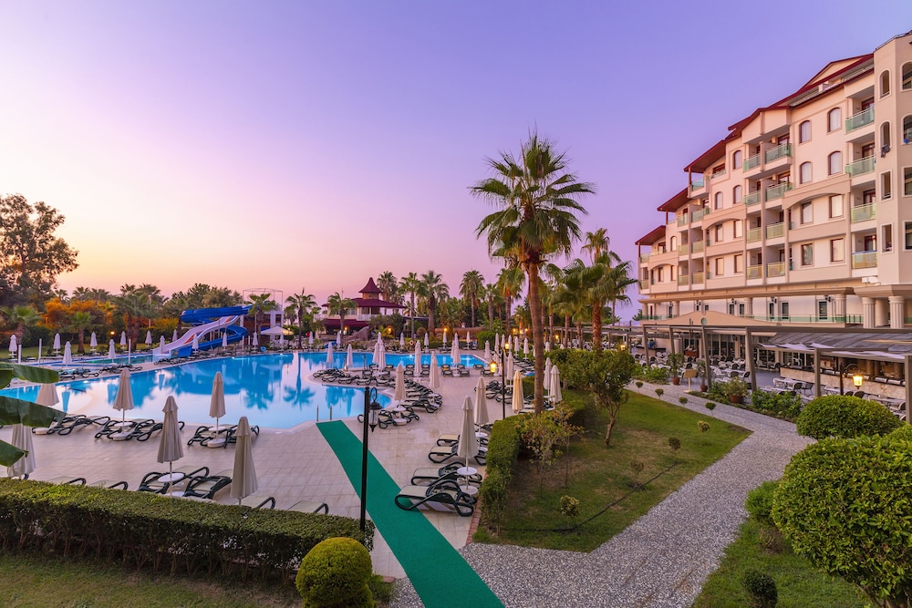 Bella Resort & Spa - All Inclusive — Swimming pool in Side