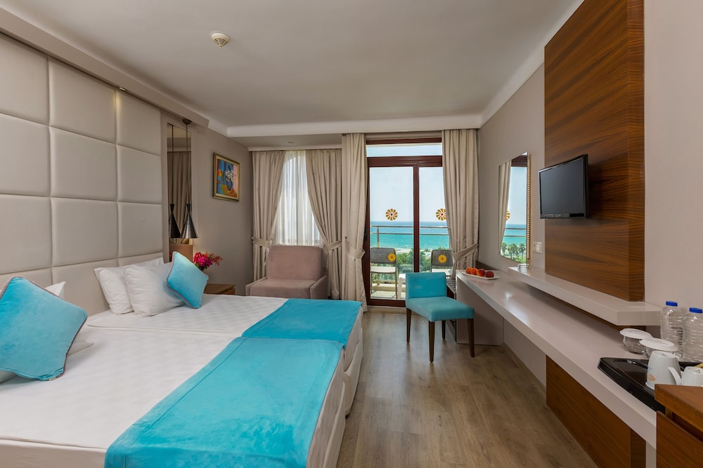 Bella Resort & Spa - All Inclusive — Hotel rooms in Side