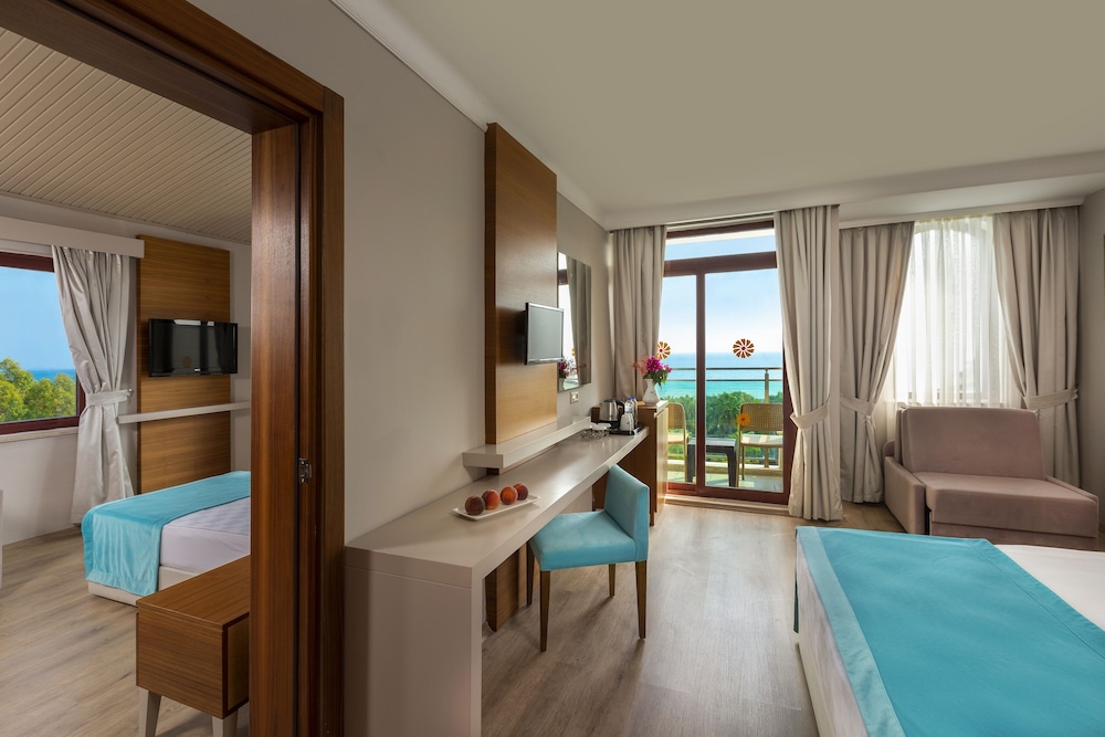 Bella Resort & Spa - All Inclusive — Hotel rooms in Side