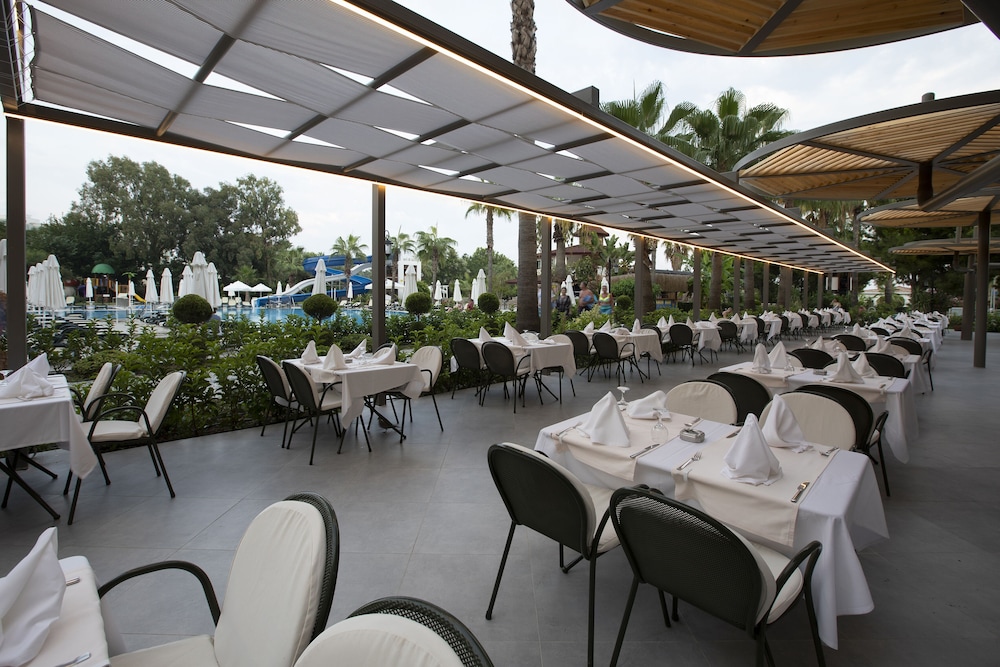 Bella Resort & Spa - All Inclusive — Restaurant & bars in Side