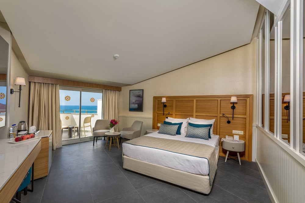 Bella Resort & Spa - All Inclusive — Hotel rooms in Side