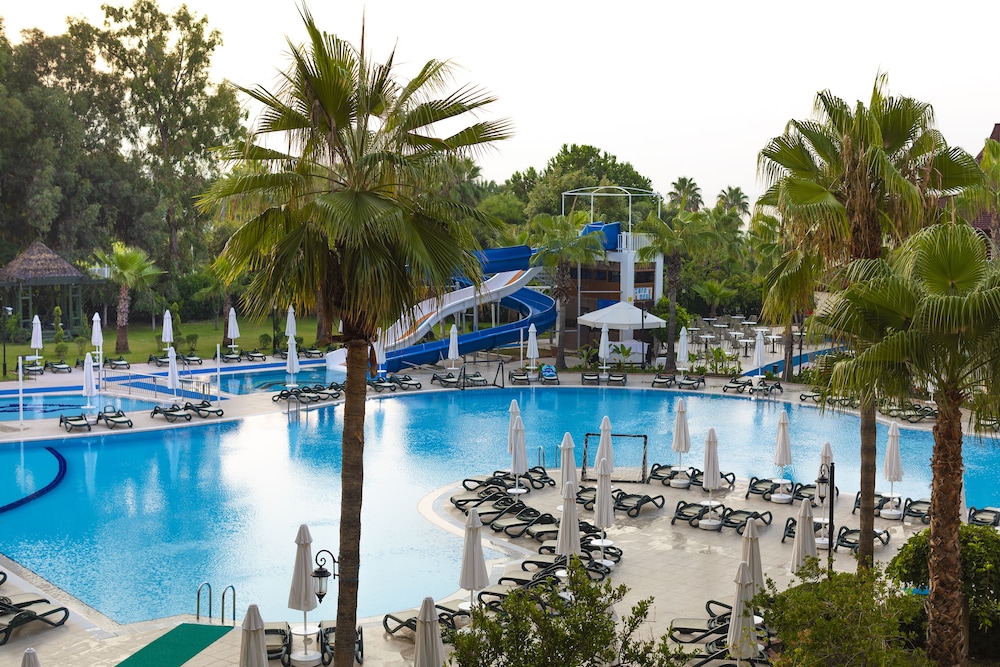 Bella Resort & Spa - All Inclusive — Swimming pool in Side