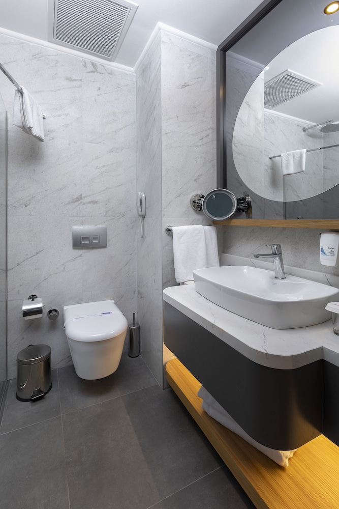 Bella Resort & Spa - All Inclusive — Hotel rooms in Side