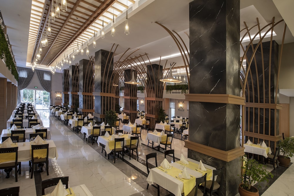 Bella Resort & Spa - All Inclusive — Restaurant & bars in Side