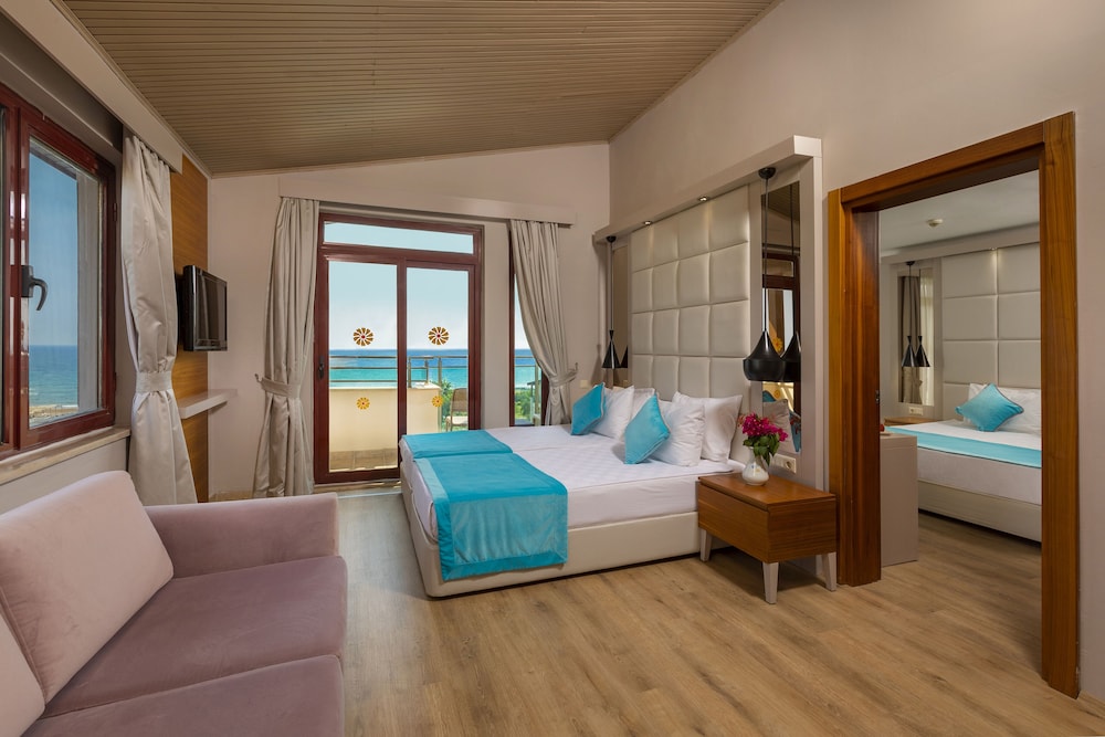 Bella Resort & Spa - All Inclusive — Hotel rooms in Side