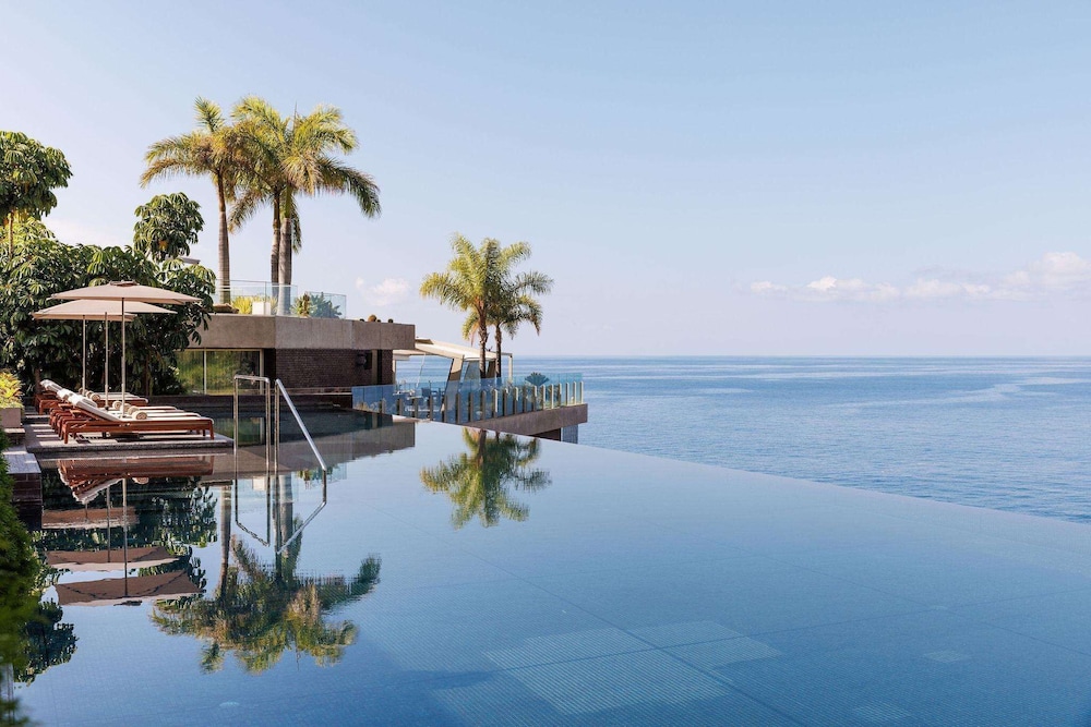 Saccharum Resort — Swimming pool in Calheta, Madeira